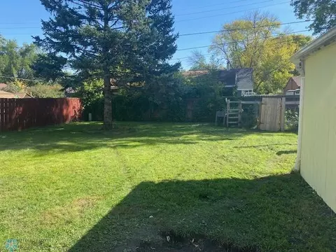 Exterior - 814 19th St S, Fargo, ND 58103 photo 2 of 4