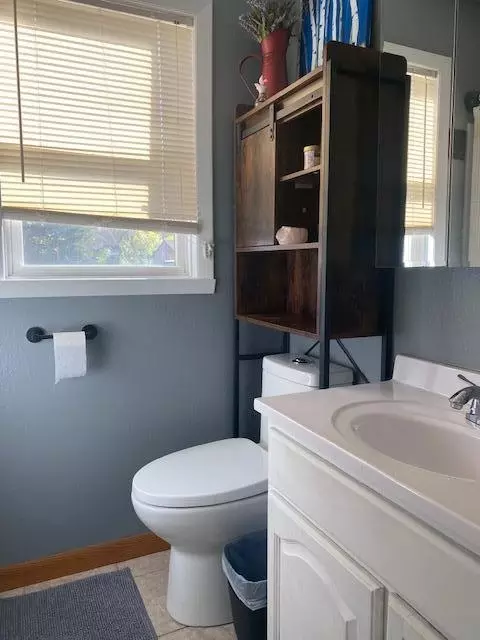 Bath - 814 19th St S, Fargo, ND 58103 photo 1 of 5