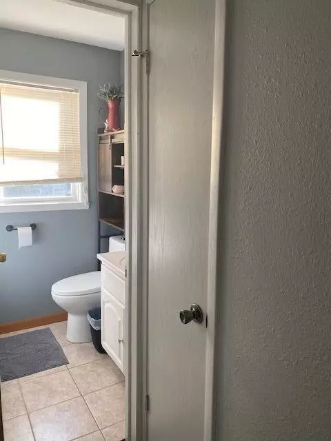 Bath - 814 19th St S, Fargo, ND 58103 photo 3 of 5