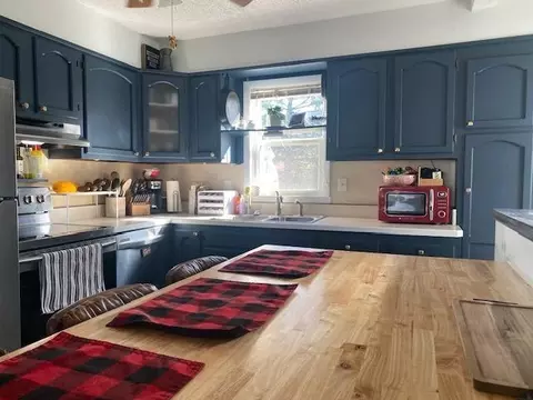 Kitchen - 814 19th St S, Fargo, ND 58103 photo 3 of 4