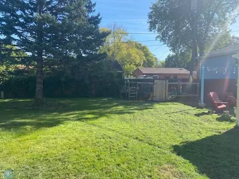 Exterior - 814 19th St S, Fargo, ND 58103 photo 3 of 4