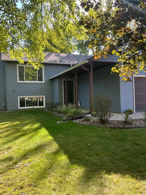 1402 36th St SW, Rochester, MN 55902