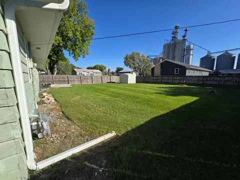 Exterior - 801 Elm Ave, Olivia, MN 56277 photo 6 of 9