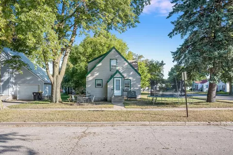 323 E 9th St, Fairmont, MN 56031