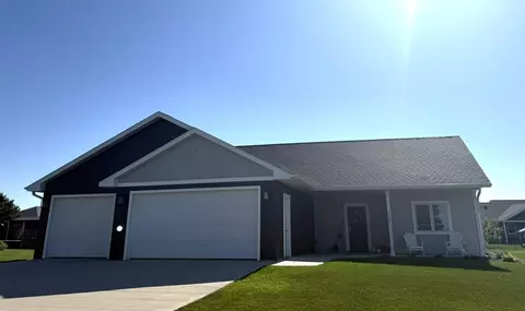 715 Simplicity Dr, Ellendale, MN 56026