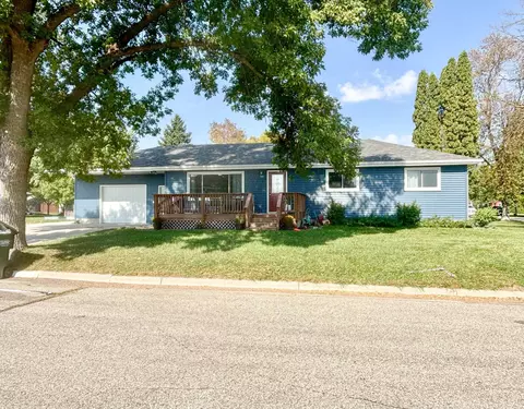 304 Lindstrom Ave W, Grove City, MN 56243