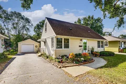 6821 W 24th St, Saint Louis Park, MN 55426