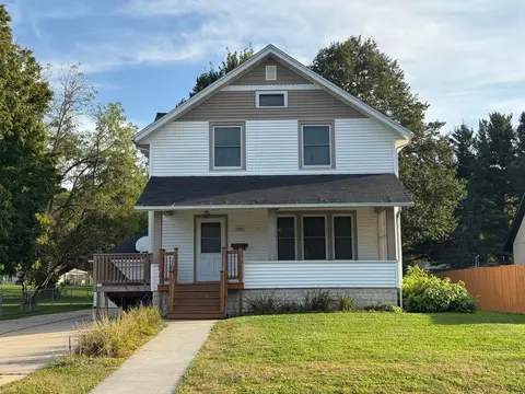 454 E 14th St, Saint Charles, MN 55972