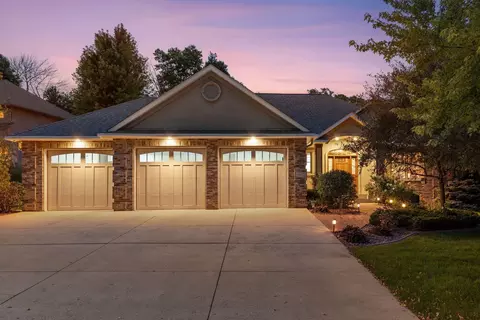 1652 Oakpointe Dr, Waconia, MN 55387