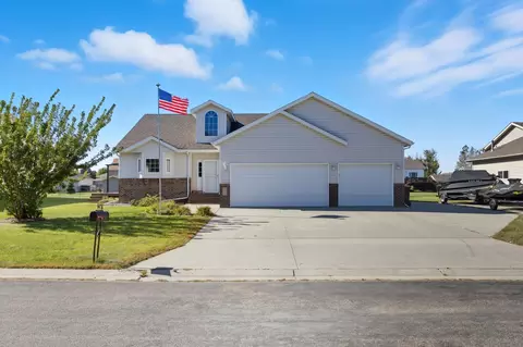 512 9th St NE, Dilworth, MN 56529