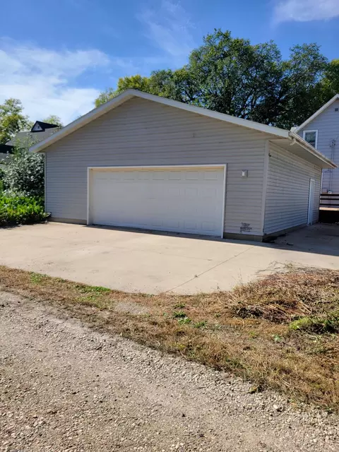 524 N 3rd St, Montevideo, MN 56265 photo 2