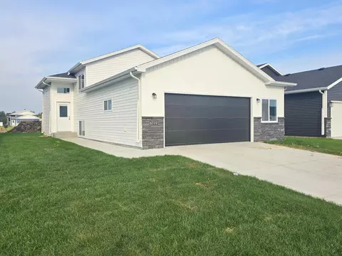 6719 Joseph St, Horace, ND 58047