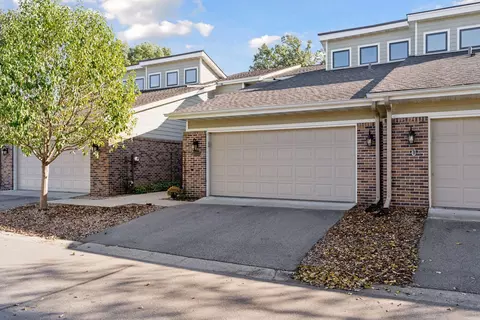 6833 W 82nd St, Bloomington, MN 55438