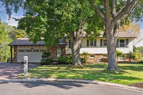 8900 29th Ave N, New Hope, MN 55427