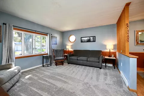 Living - 240 6th St SW, Plainview, MN 55964 photo 2 of 3