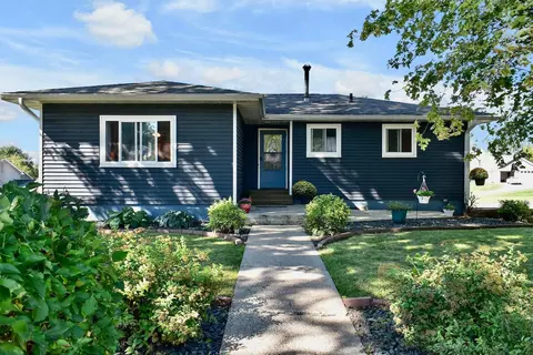 240 6th St SW, Plainview, MN 55964