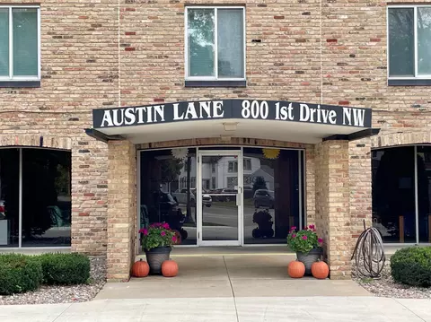 800 1st Dr NW #205, Austin, MN 55912