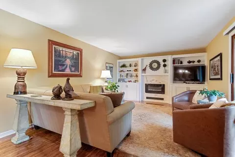 35 Nathan Ln N #104, Plymouth, MN 55441