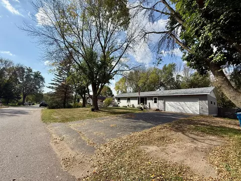 2148 Morningside Dr NE, Saint Cloud, MN 56304