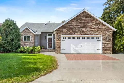 2719 Cobblestone Ct S, Fargo, ND 58103