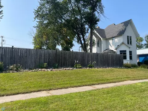 Exterior - 306 Forest St, Lisbon, ND 58054 photo 6 of 10