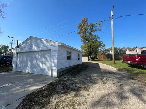 Exterior - 306 Forest St, Lisbon, ND 58054 photo 3 of 10