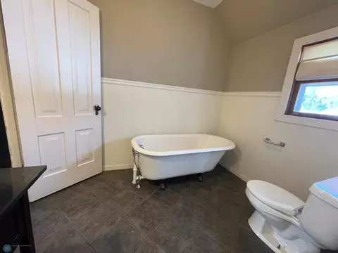 Bath - 306 Forest St, Lisbon, ND 58054 photo 5 of 6