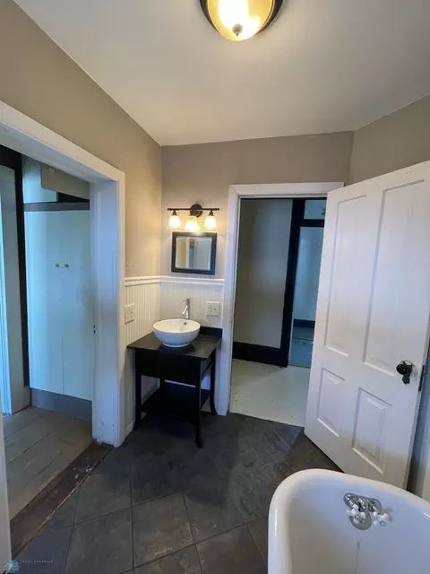 Bath - 306 Forest St, Lisbon, ND 58054 photo 6 of 6