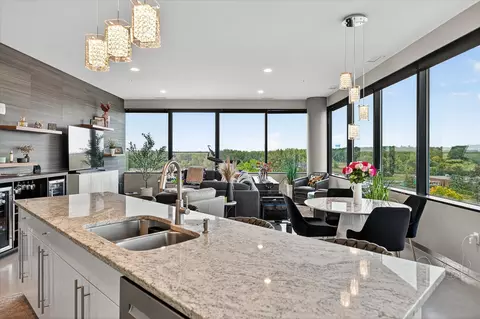 5601 Smetana Dr #513, Minnetonka, MN 55343
