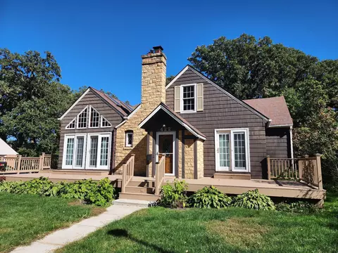 422 2nd St NE, Waseca, MN 56093