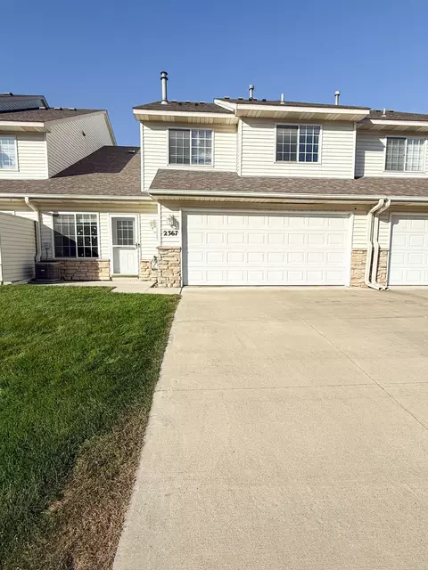 2367 Cascade Dr, Shakopee, MN 55379