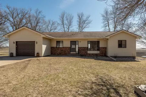 36350 276th St, Henderson, MN 56044