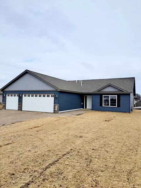 630 Cedar Ridge Ave, Le Center, MN 56057