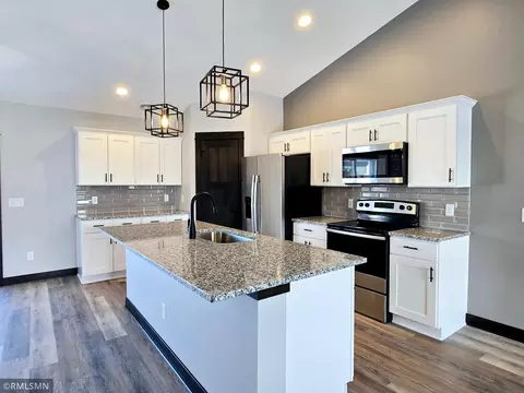 1044 Cullen St, Saint Peter, MN 56082 photo 3