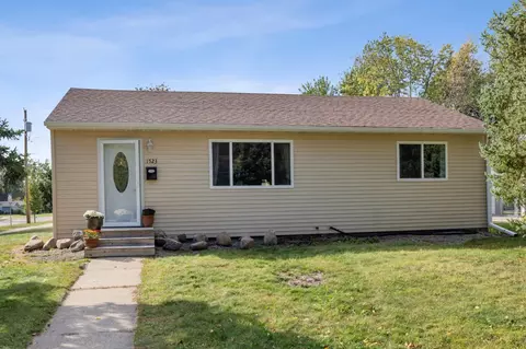 1523 17th St S, Moorhead, MN 56560