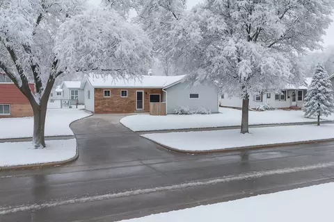 1407 17th St S, Fargo, ND 58103