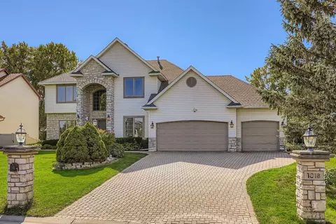 1018 Sextant Ave, Maplewood, MN 55109