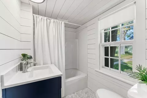 Bath - 3810 N Eagle Rd, Willmar, MN 56201 photo 1 of 8