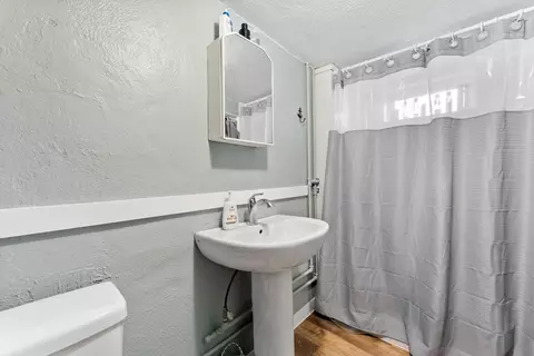 Bath - 3810 N Eagle Rd, Willmar, MN 56201 photo 4 of 8