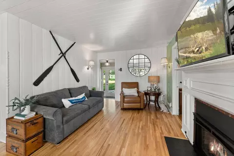 Living - 3810 N Eagle Rd, Willmar, MN 56201 photo 4 of 10