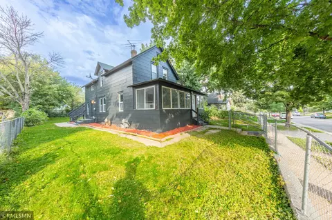 1067 Farrington St, Saint Paul, MN 55117