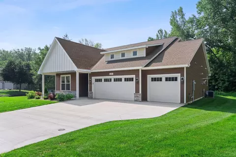 Exterior - 634 E 6th St, Chaska, MN 55318 photo 4 of 11