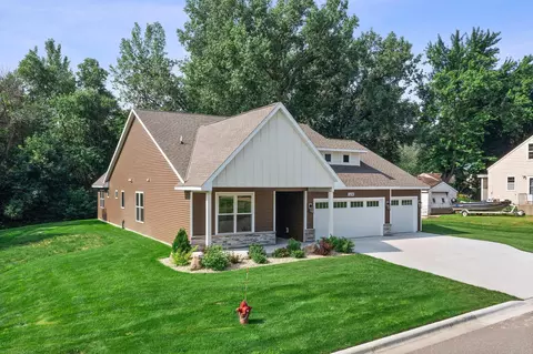 Exterior - 634 E 6th St, Chaska, MN 55318 photo 3 of 11