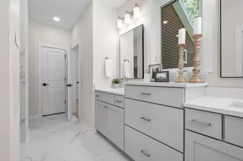 Bath - 634 E 6th St, Chaska, MN 55318 photo 3 of 4