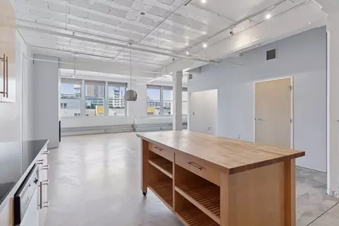 225 9th St E #504, Saint Paul, MN 55101