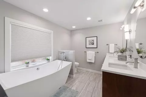 Bath - 4360 Chimo East St, Deephaven, MN 55391 photo 1 of 3