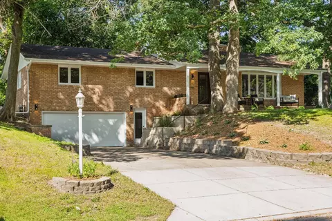 125 Hampshire Ave N, Golden Valley, MN 55427