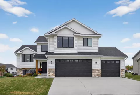 5411 Ridgeview Dr NW, Rochester, MN 55901