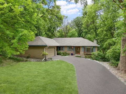 1527 Clarendon Dr, Wayzata, MN 55391