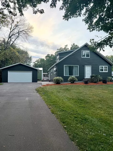 820 3rd St SE, Forest Lake, MN 55025